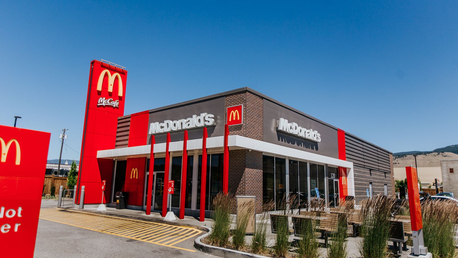 A Macdonalds that Kelco Drywall Ltd. installed and worked on with their Leeds & Sustainability standards.